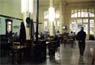 Άποψη του εσωτερικού χώρου στο καφενείο «Πανελλήνιον» στην προκυμαία Μυτιλήνης Λέσβου, στις 10/05/1998.