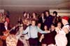 Το 1968 στο κέντρο διασκεδάσεως «Hellas Café» στο Chicago. Παίζουν οι «ΤΡΙΟ ΚΙΤΑΡΑ»: Γιώργος Μαρνέρος (κιθάρα), Γιώργος Δημάκης (κιθάρα), Γιώργος Κεφαλάς (κιθάρα). Διακρίνεται να χορεύει ο Anthony Quinn.